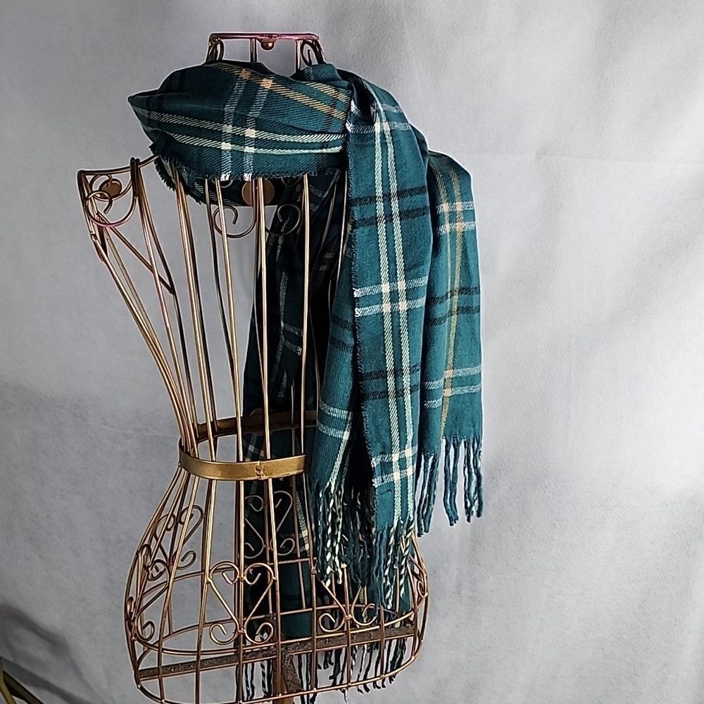 Plaid Steve Madden Green & Cream Fringed Scarf